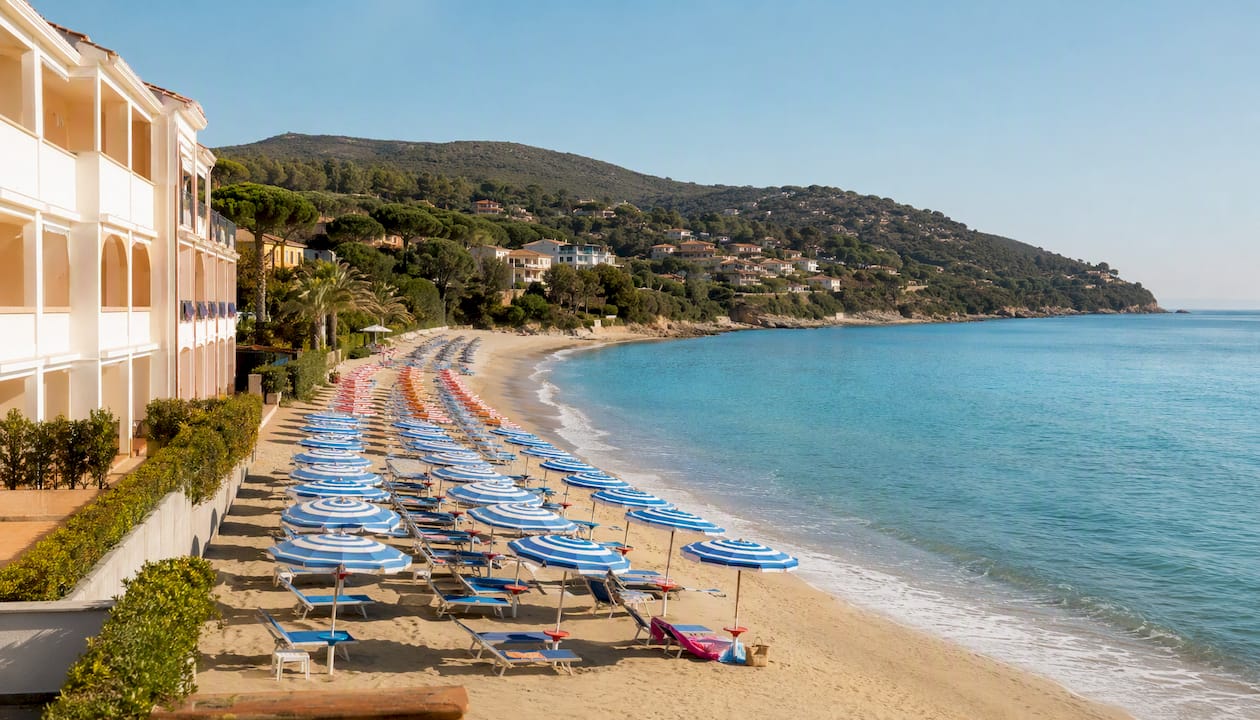 Hotel Delfino: direttamente sul mare, con spiaggia attrezzata e acqua cristallina.